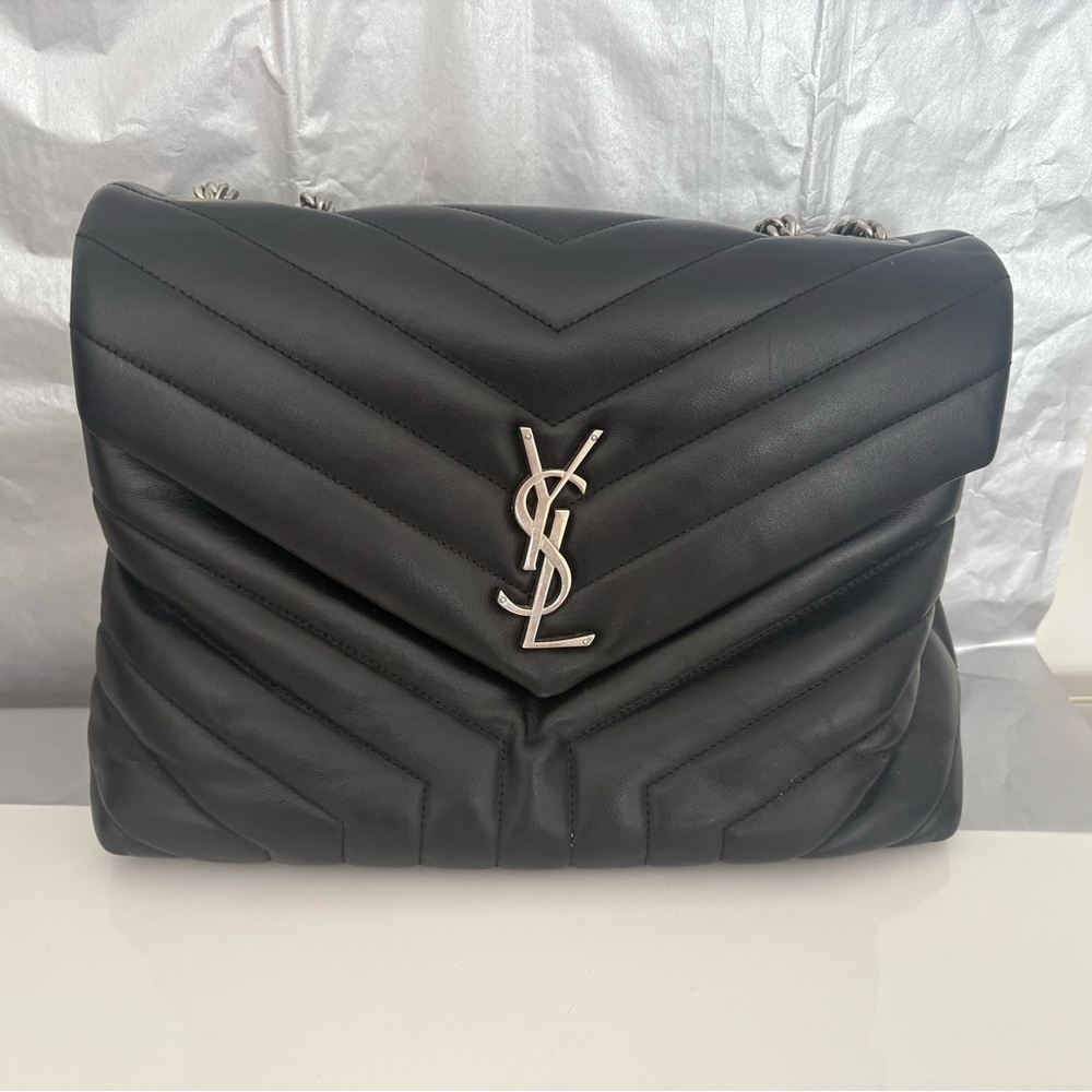 Saint Laurent
Loulou Medium YSL Shoulder Bag in Quilted Leather